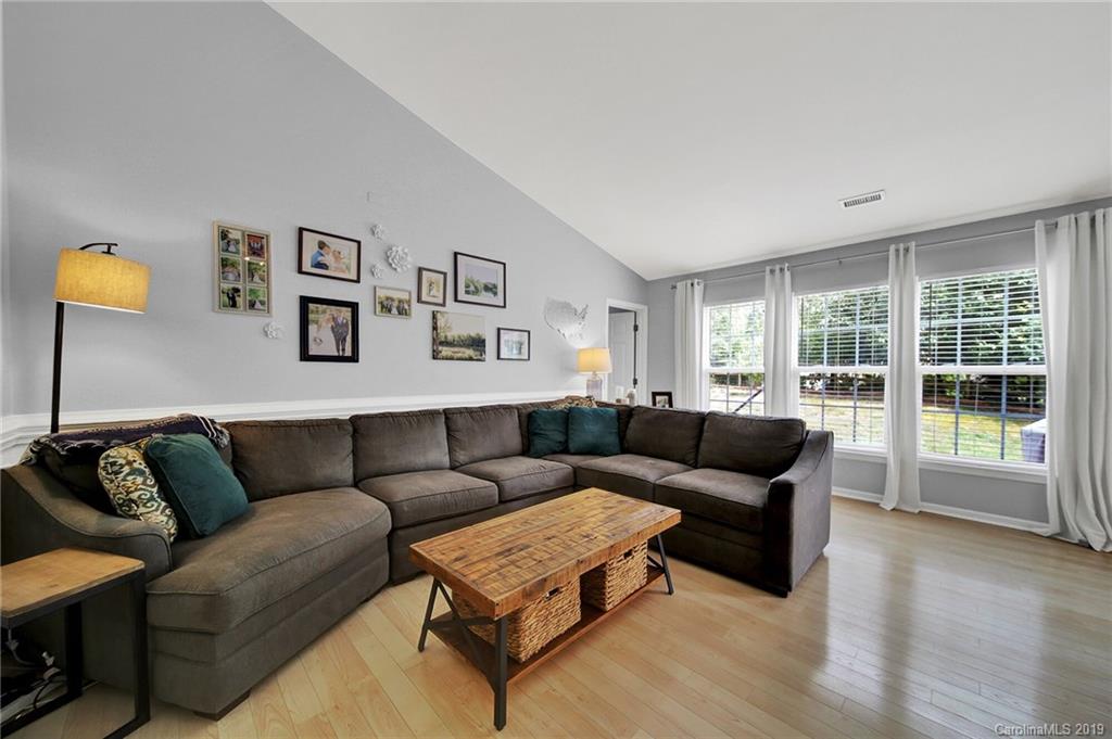 8224 Fox Swamp Road Charlotte, NC 28215 - Photo 4 of 22 Gallery Image 4