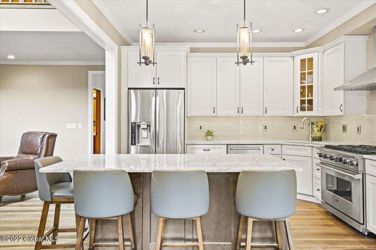 64 Timberwick Drive Halfmoon, NY 12065 - Photo 9 of 41 Island Eating-Area