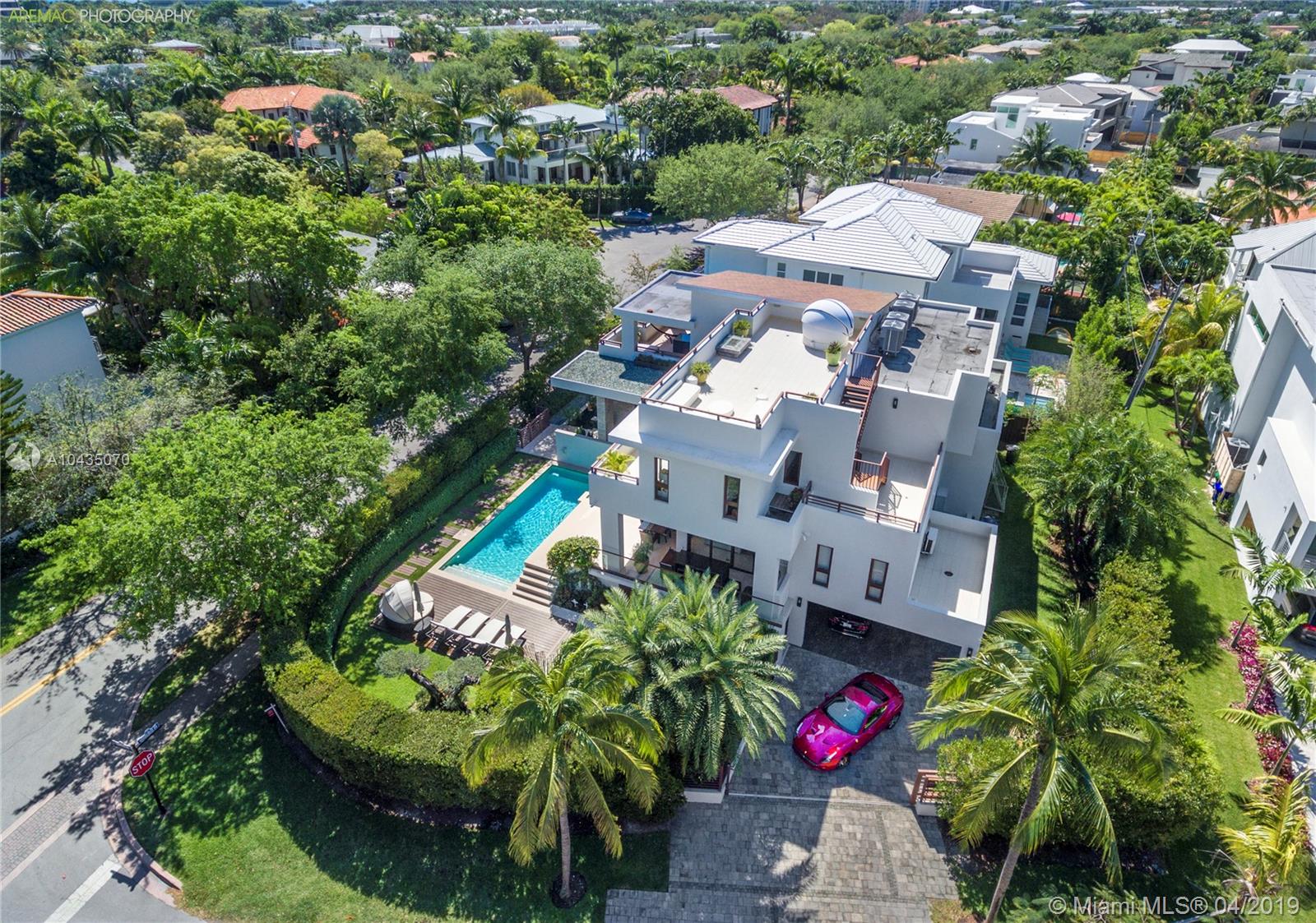 220 Woodcrest Road Key Biscayne, FL 33149 - Photo 2 of 25