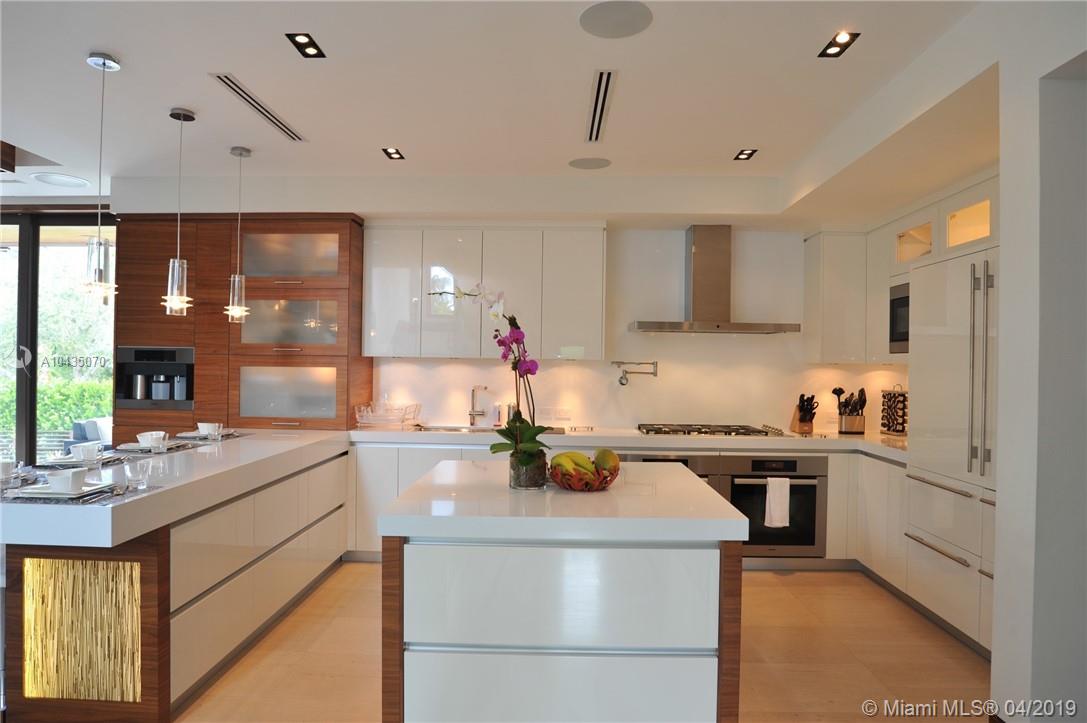 220 Woodcrest Road Key Biscayne, FL 33149 - Photo 8 of 25