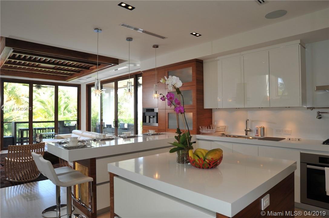 220 Woodcrest Road Key Biscayne, FL 33149 - Photo 9 of 25