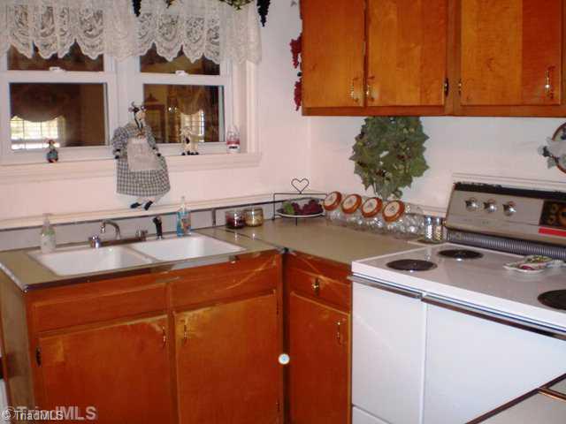 235 Howell Road Lansing, NC 28643 - Photo 6 of 16 Kitchen.