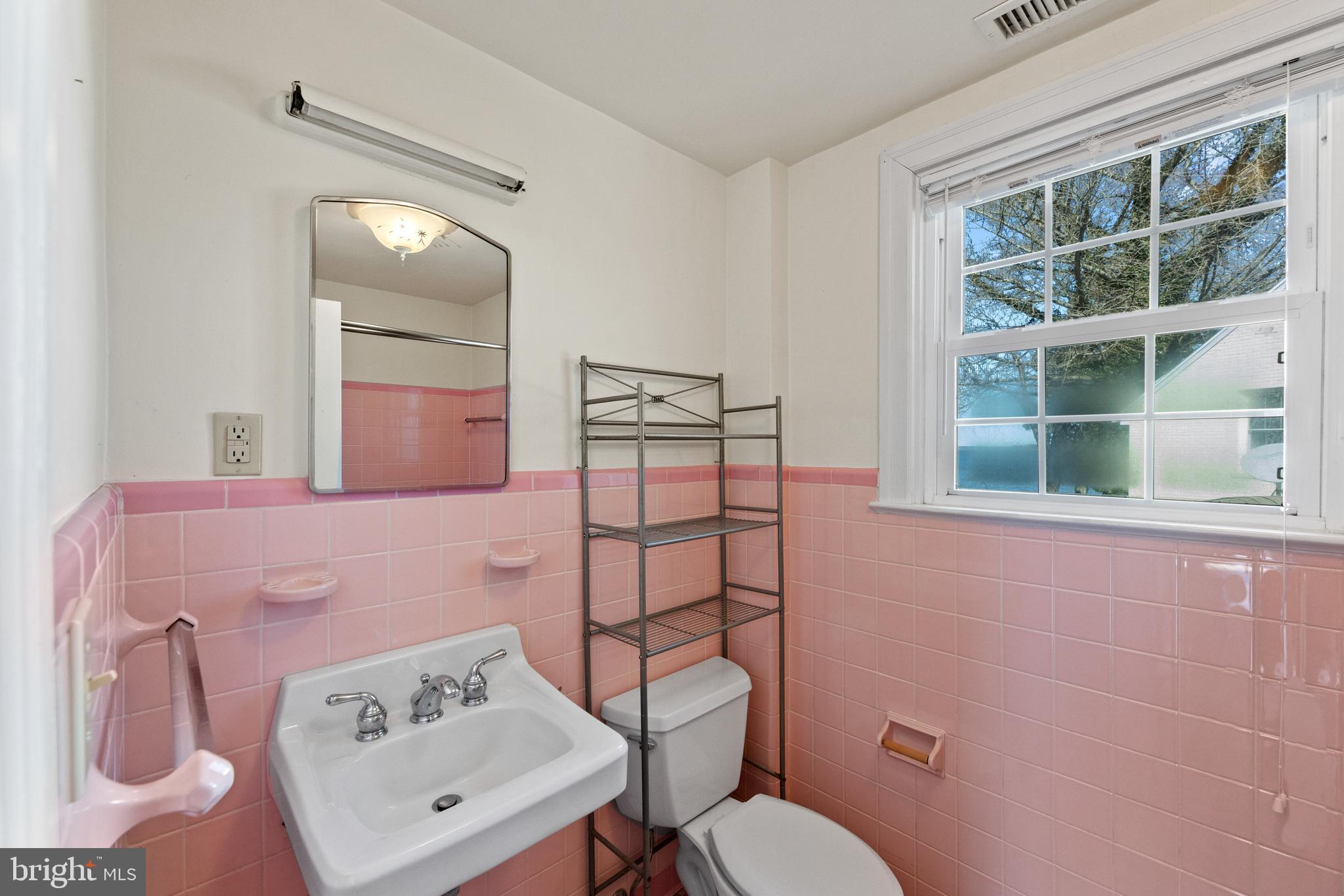 1902 Horns Point Road Cambridge, MD 21613 - Photo 22 of 50 Upstairs Guest Full Bath
