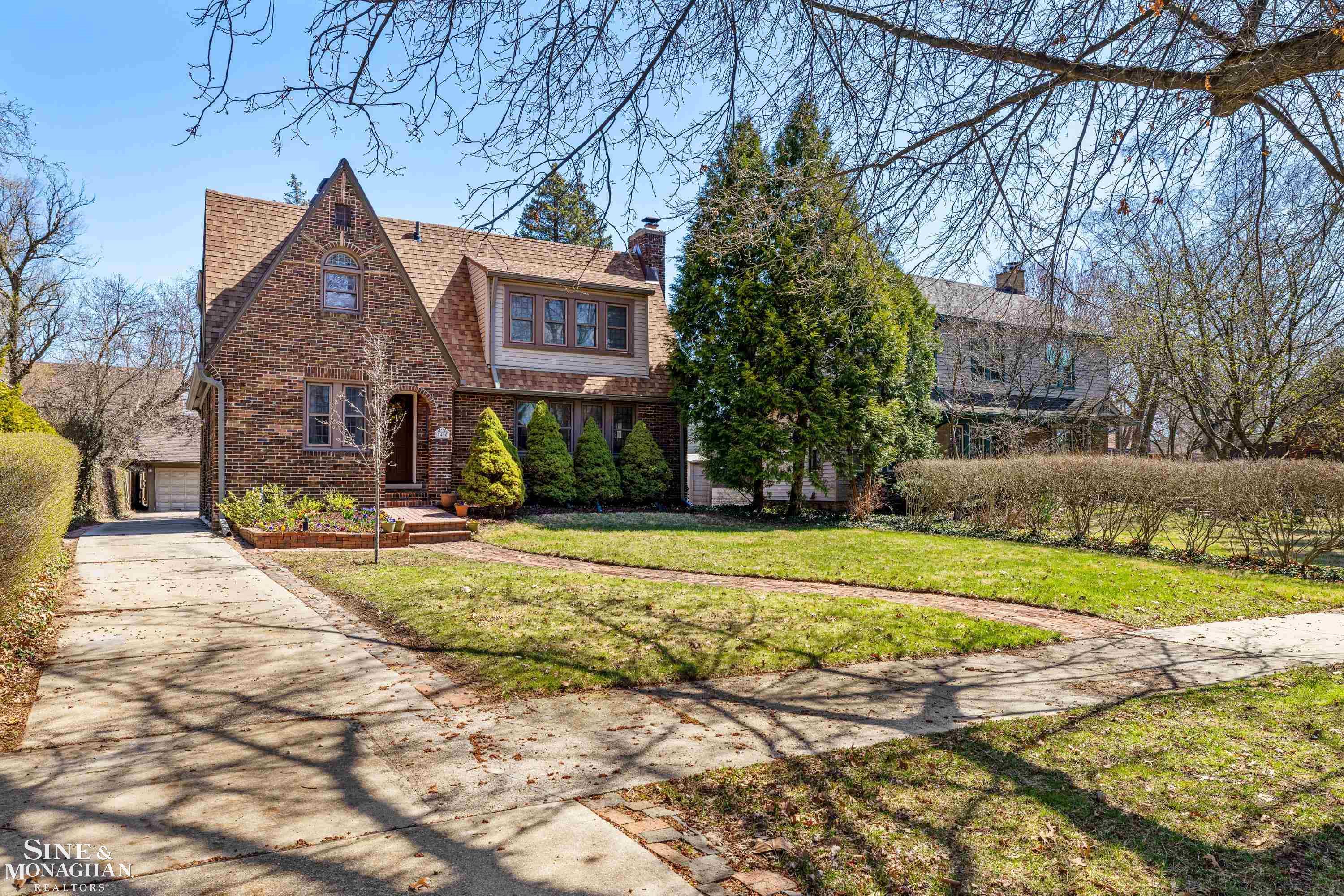 1410 Yorkshire Road Grosse Pointe, MI 48230 - Photo 4 of 72 50170954-2176b6df-85a9-41ac-b4ed-be257c717c55.JPG
