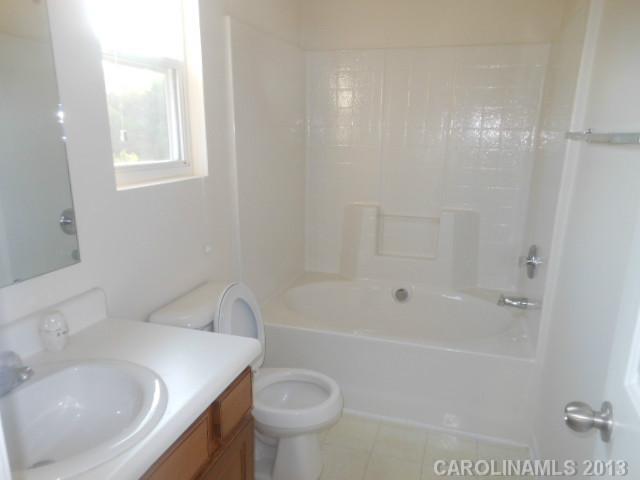 6834 Sunman Road Charlotte, NC 28216 - Photo 10 of 13 Gallery Image 10