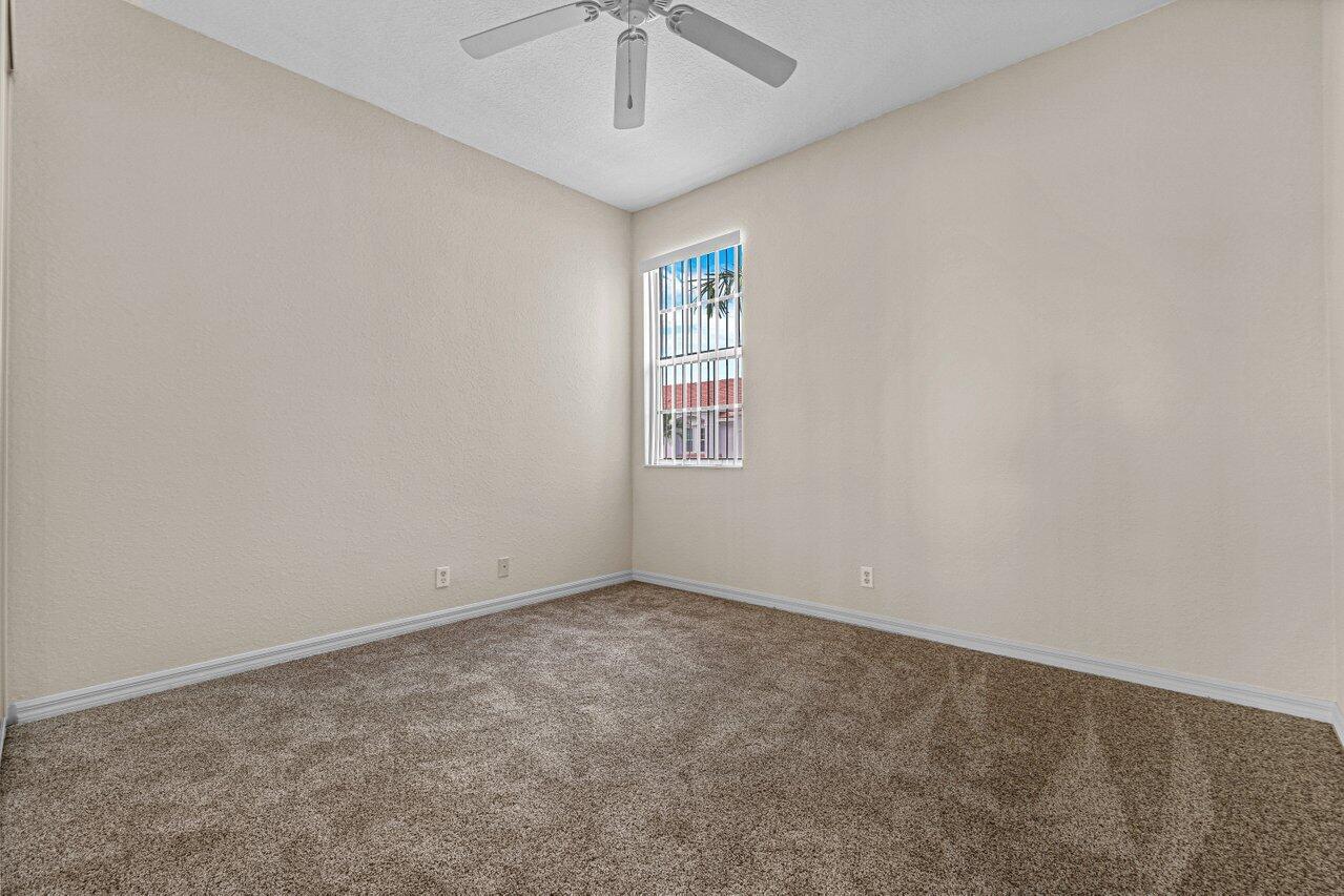 57 Lancaster Road Boynton Beach, FL 33426 - Photo 18 of 32 018-57LancasterRoad-BoyntonBeach-FL-3342
