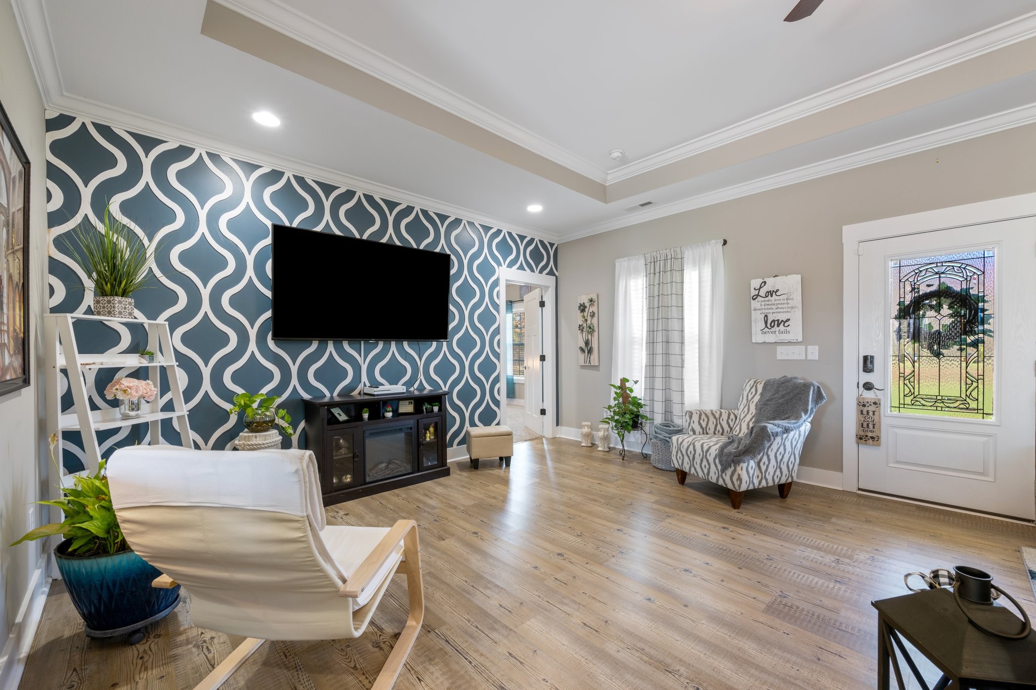 1357 Norton Road Manchester, TN 37355 - Photo 6 of 29 a living room with furniture and a flat screen tv
