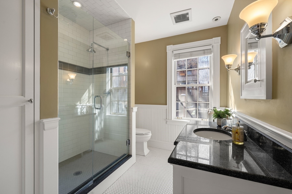 14 Pinckney Street Boston, MA 02114 - Photo 20 of 23