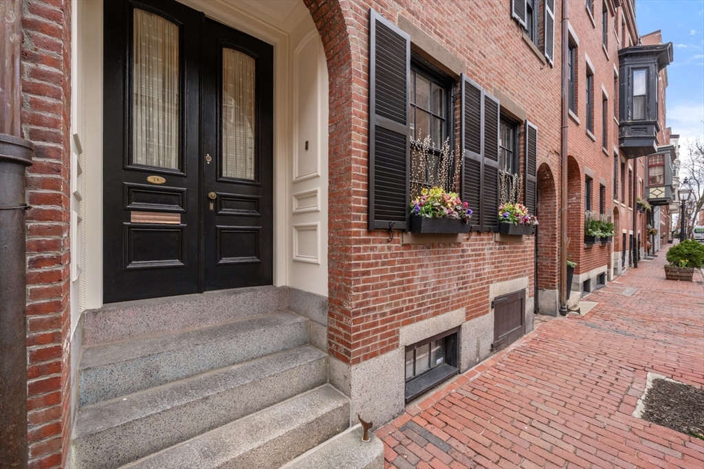 14 Pinckney Street Boston, MA 02114 - Photo 22 of 23