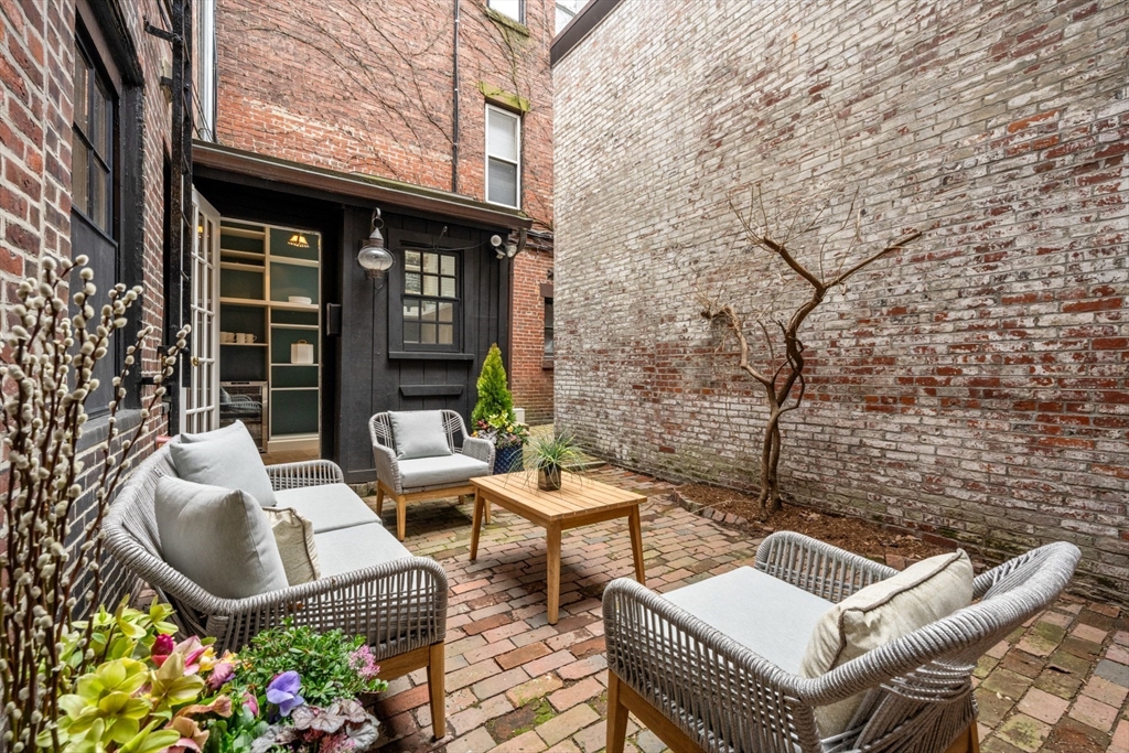 14 Pinckney Street Boston, MA 02114 - Photo 7 of 23