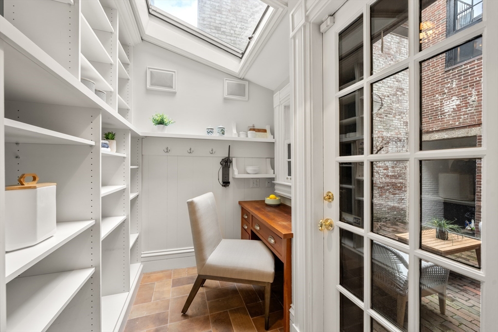 14 Pinckney Street Boston, MA 02114 - Photo 8 of 23