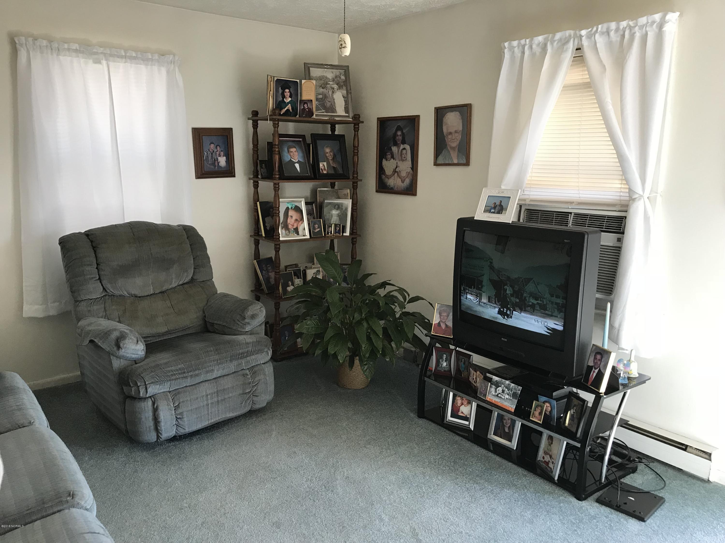 71 Loch Raven Road Lumberton, NC 28358 - Photo 3 of 21 LIVING ROOM
