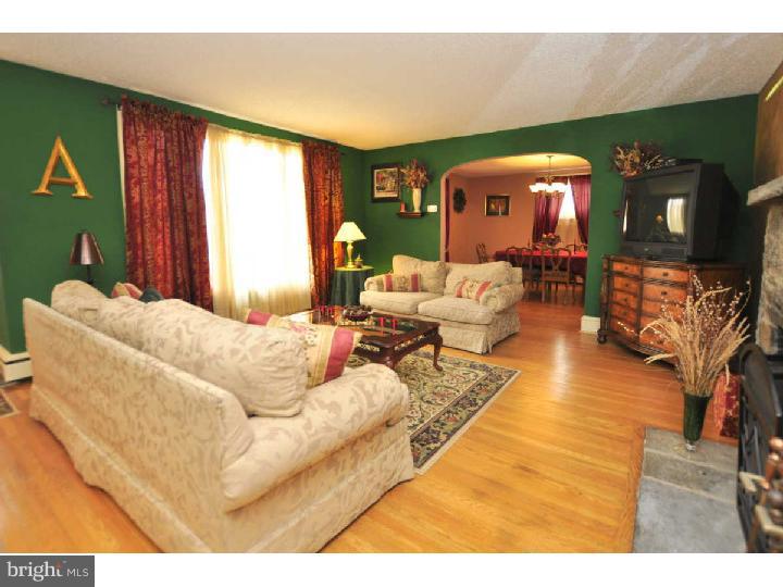 1247 Dill Road Havertown, PA 19083 - Photo 5 of 20 Living Room