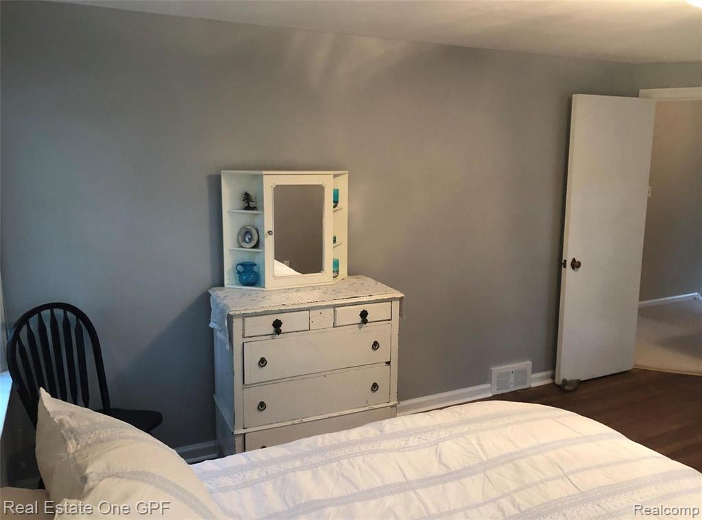 1876 Broadstone Road Grosse Pointe Woods, MI 48236 - Photo 26 of 53