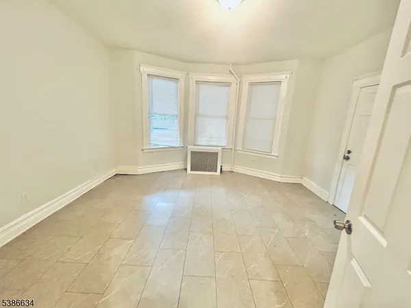 $2,100 | 182 Seymour Avenue, Newark, NJ 07108
