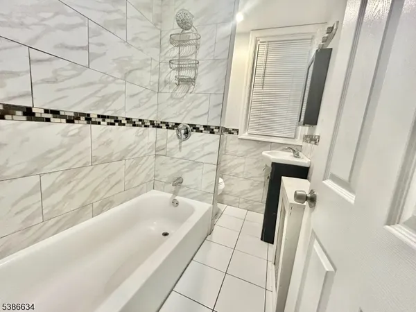 $2,100 | 182 Seymour Avenue, Newark, NJ 07108