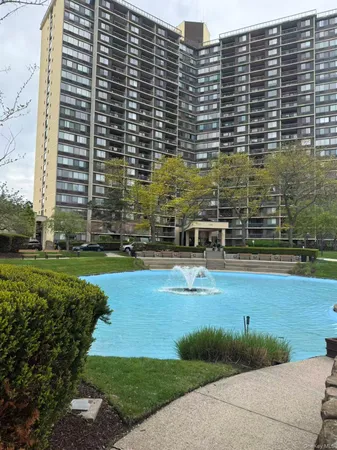 $588,000 | 1 Bay Club Drive, Unit 11J | Bay Terrace