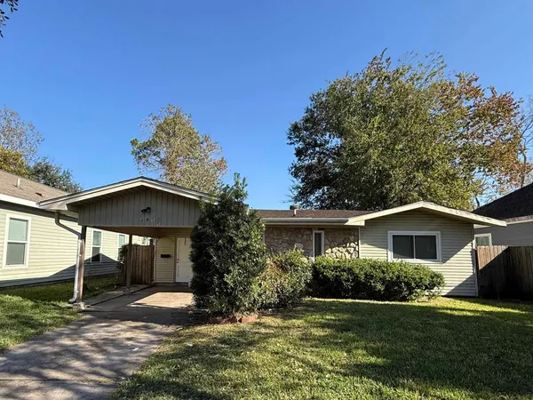 $1,500 | 4455 South 5th Street, Beaumont, TX 77705
