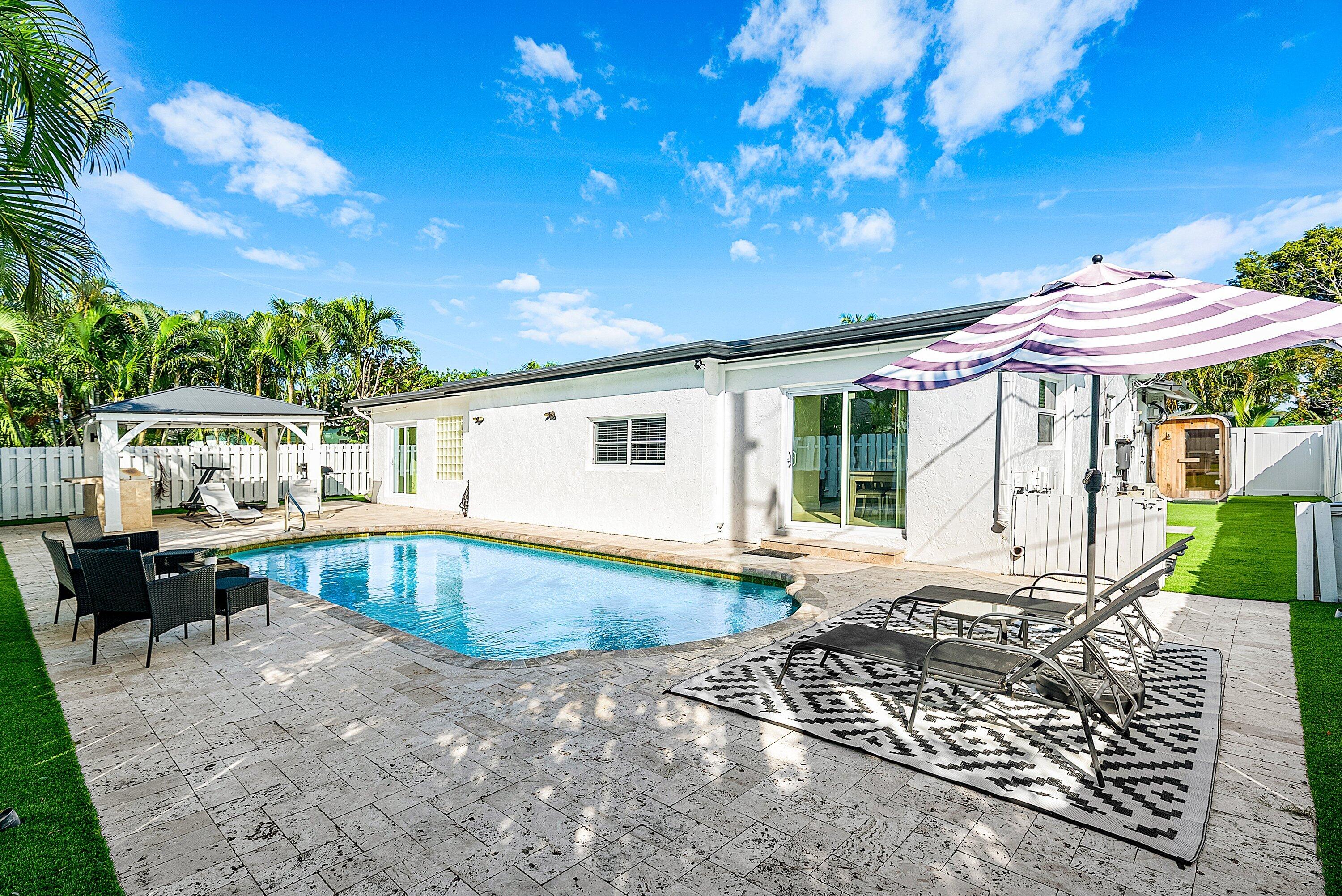 124 Oregon Lane Boca Raton, FL 33487 - Photo 29 of 41 a view of a house with swimming pool and sitting area