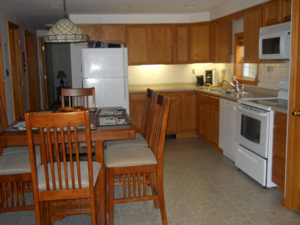 30 Dunton Road Naples, ME 04055 - Photo 11 of 33 Kitchen/dining area
