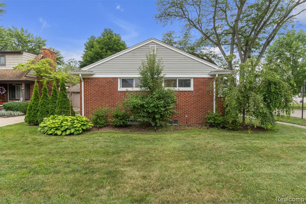 765 Vernier Road Grosse Pointe Woods, MI 48236 - Photo 40 of 49