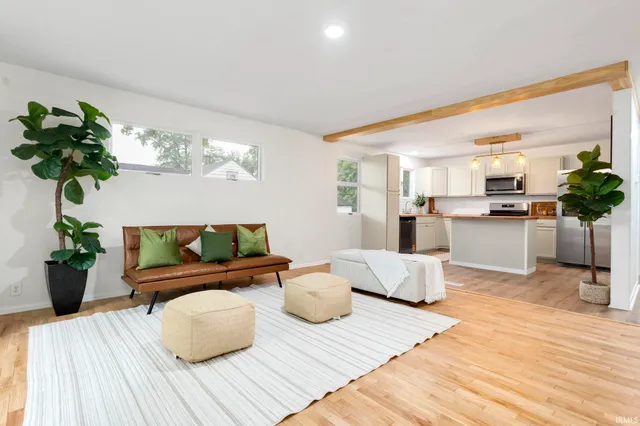 $299,900 | 507 North Oakland Avenue, Mishawaka, IN 46544