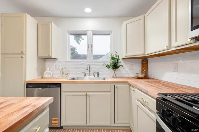 $299,900 | 507 North Oakland Avenue, Mishawaka, IN 46544