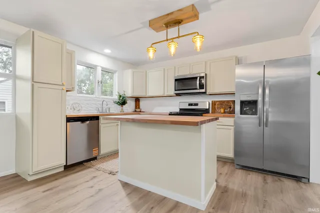 $299,900 | 507 North Oakland Avenue, Mishawaka, IN 46544