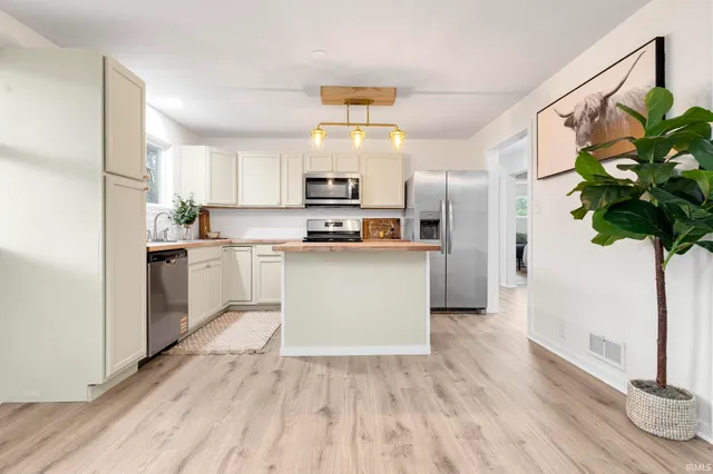 $299,900 | 507 North Oakland Avenue, Mishawaka, IN 46544