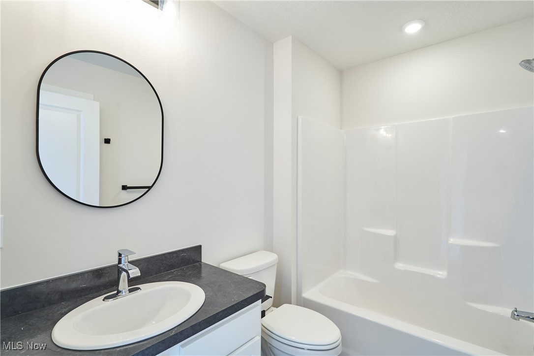 596 Mull Avenue, Unit 8 Akron, OH 44313 - Photo 17 of 35