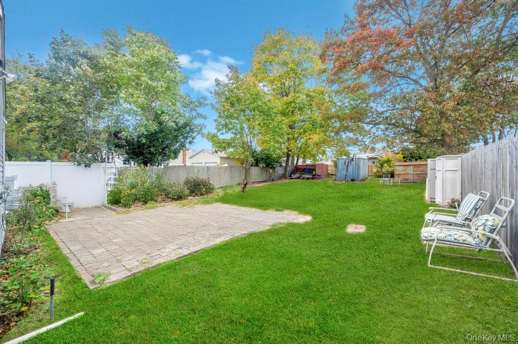 182 Commack Road Deer Park, NY 11729 - Photo 7 of 24 a view of a backyard with a garden