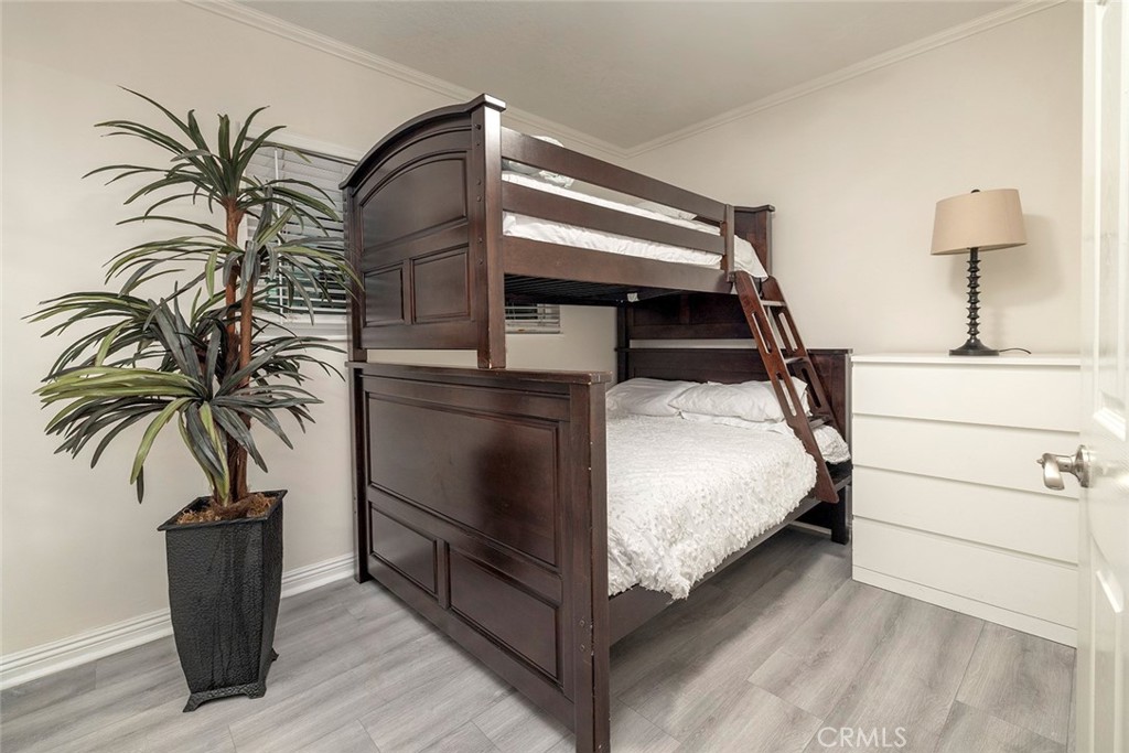 4005 Seashore Drive Newport Beach, CA 92663 - Photo 26 of 32 a bedroom with a bed and a potted plant