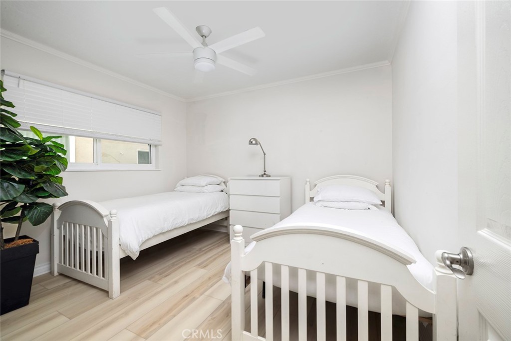 4005 Seashore Drive Newport Beach, CA 92663 - Photo 8 of 32 a bedroom with a bed and a potted plant