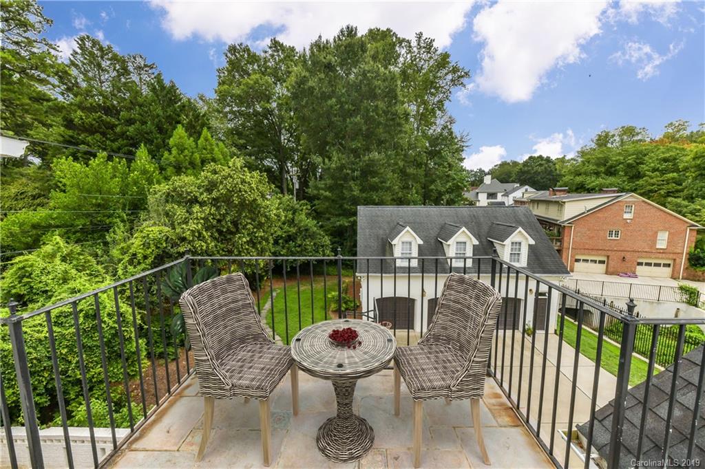 919 Colville Road Charlotte, NC 28207 - Photo 22 of 38 a balcony with chairs