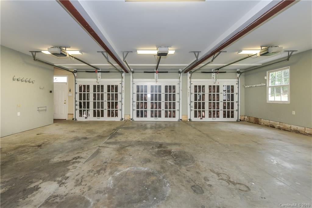 919 Colville Road Charlotte, NC 28207 - Photo 30 of 38 a view of an empty room with a window