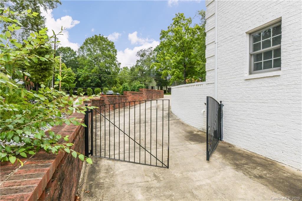 919 Colville Road Charlotte, NC 28207 - Photo 37 of 38 a view of outdoor space and deck