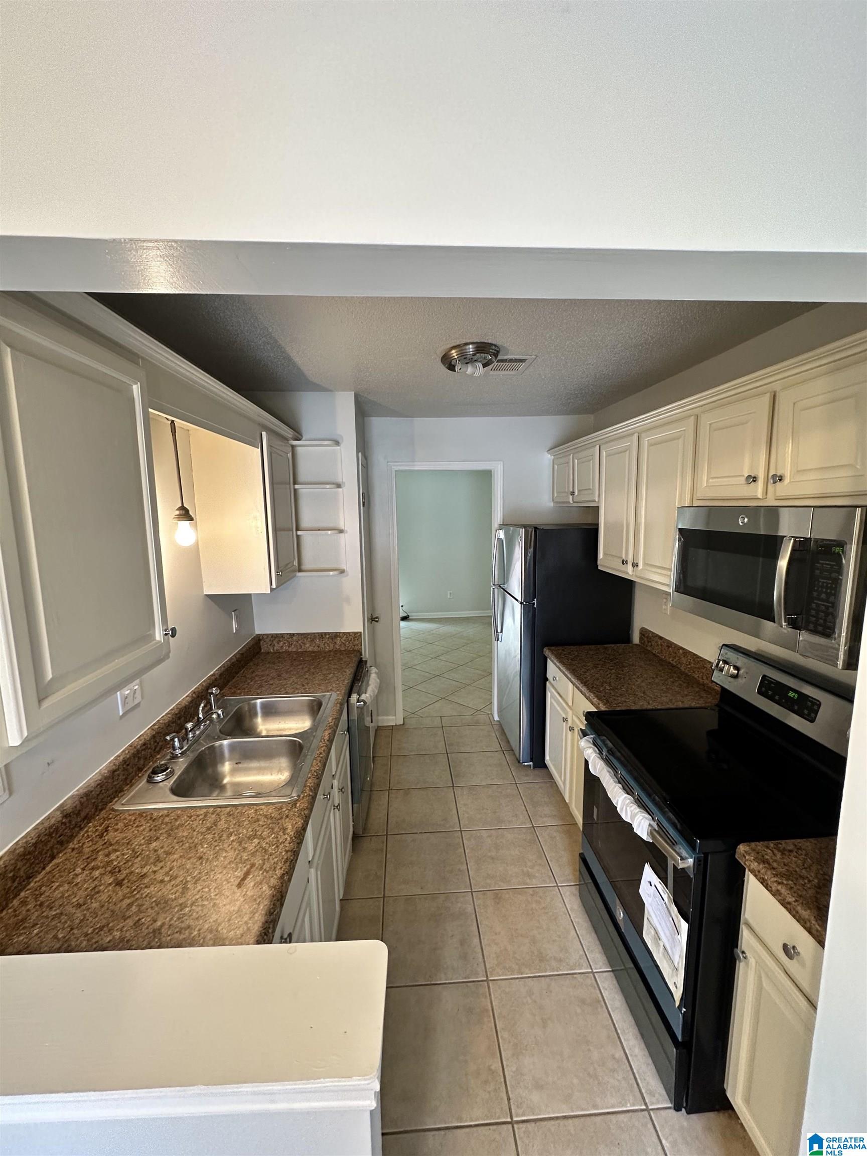 6249 Crest Green Road Birmingham, AL 35212 - Photo 2 of 10