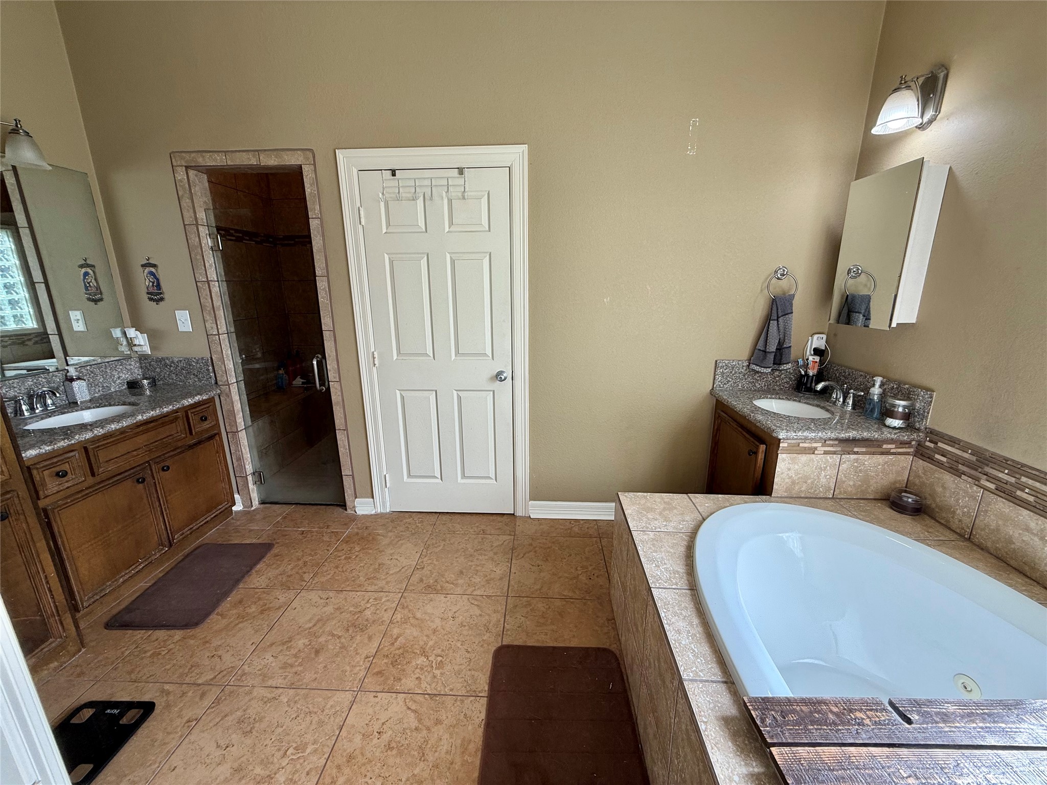 2015 Skrivanek Road Sealy, TX 77474 - Photo 16 of 38 Main Master Bathroom