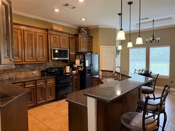 $680,000 | 2015 Skrivanek Road, Sealy, TX 77474