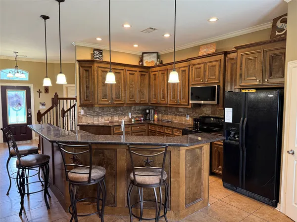 $680,000 | 2015 Skrivanek Road, Sealy, TX 77474