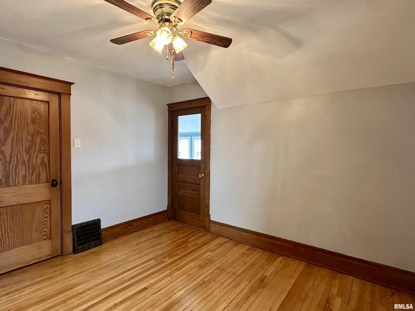 811 7th Avenue South Clinton, IA 52732 - Photo 20 of 27 a view of empty room with wooden floor and fan