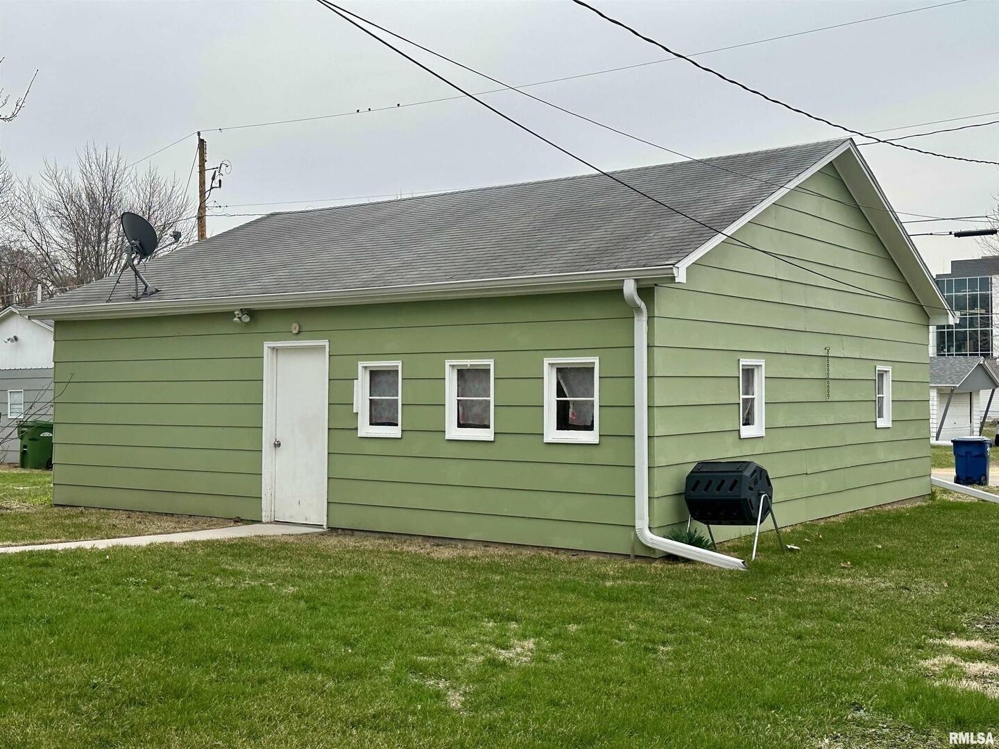 811 7th Avenue South Clinton, IA 52732 - Photo 26 of 27 a backyard of a house with potted plants and a wooden bench