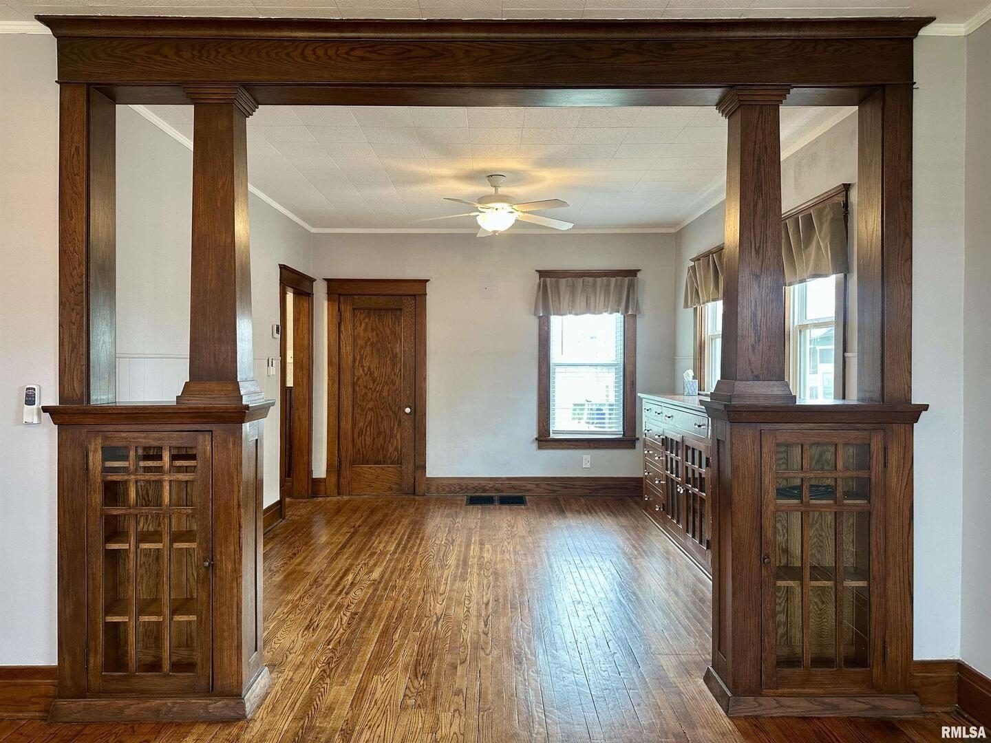 811 7th Avenue South Clinton, IA 52732 - Photo 5 of 27 a view of livingroom with hardwood floor and a ceiling fan