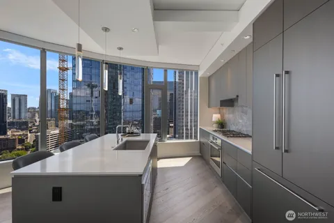 $1,390,000 | 2510 6th Avenue, Unit 2502, Seattle, WA 98121