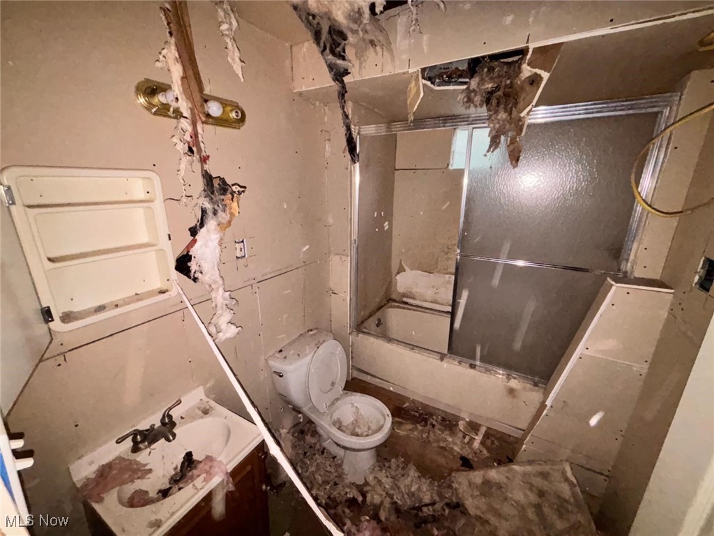 1888 Beersford Road Cleveland, OH 44112 - Photo 20 of 22 Full bathroom featuring vanity and enclosed tub / shower combo