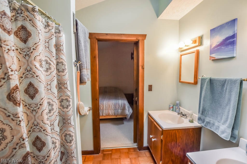 2525 Saxe Road Mogadore, OH 44260 - Photo 19 of 33 Full Bath