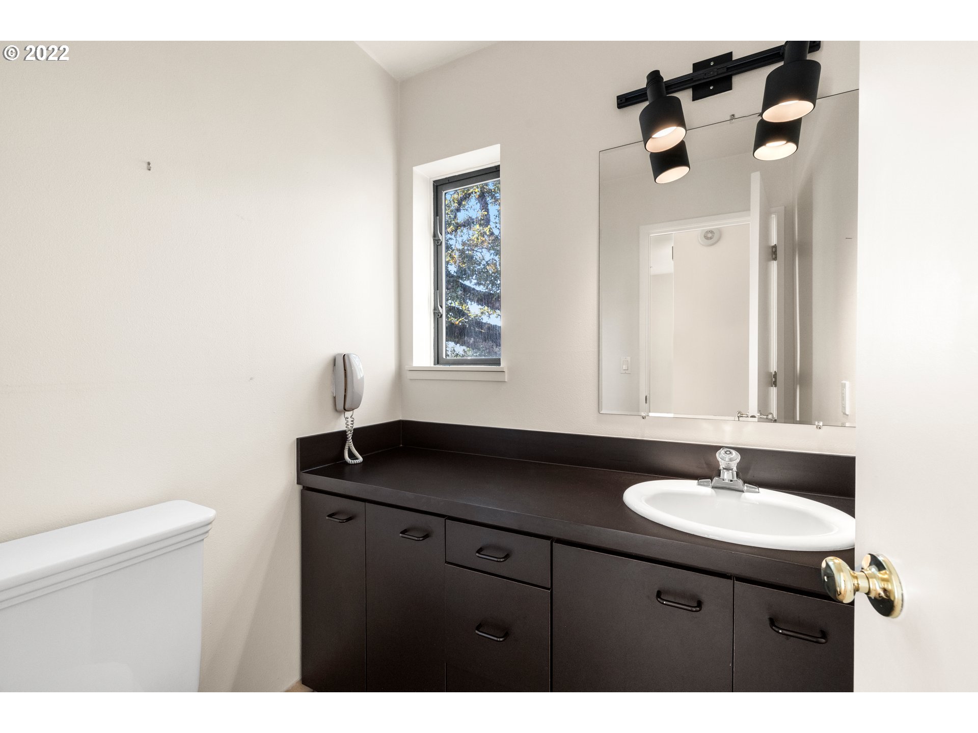 3224 Southwest Fairmount Boulevard Portland, OR 97239 - Photo 29 of 32 Bathroom