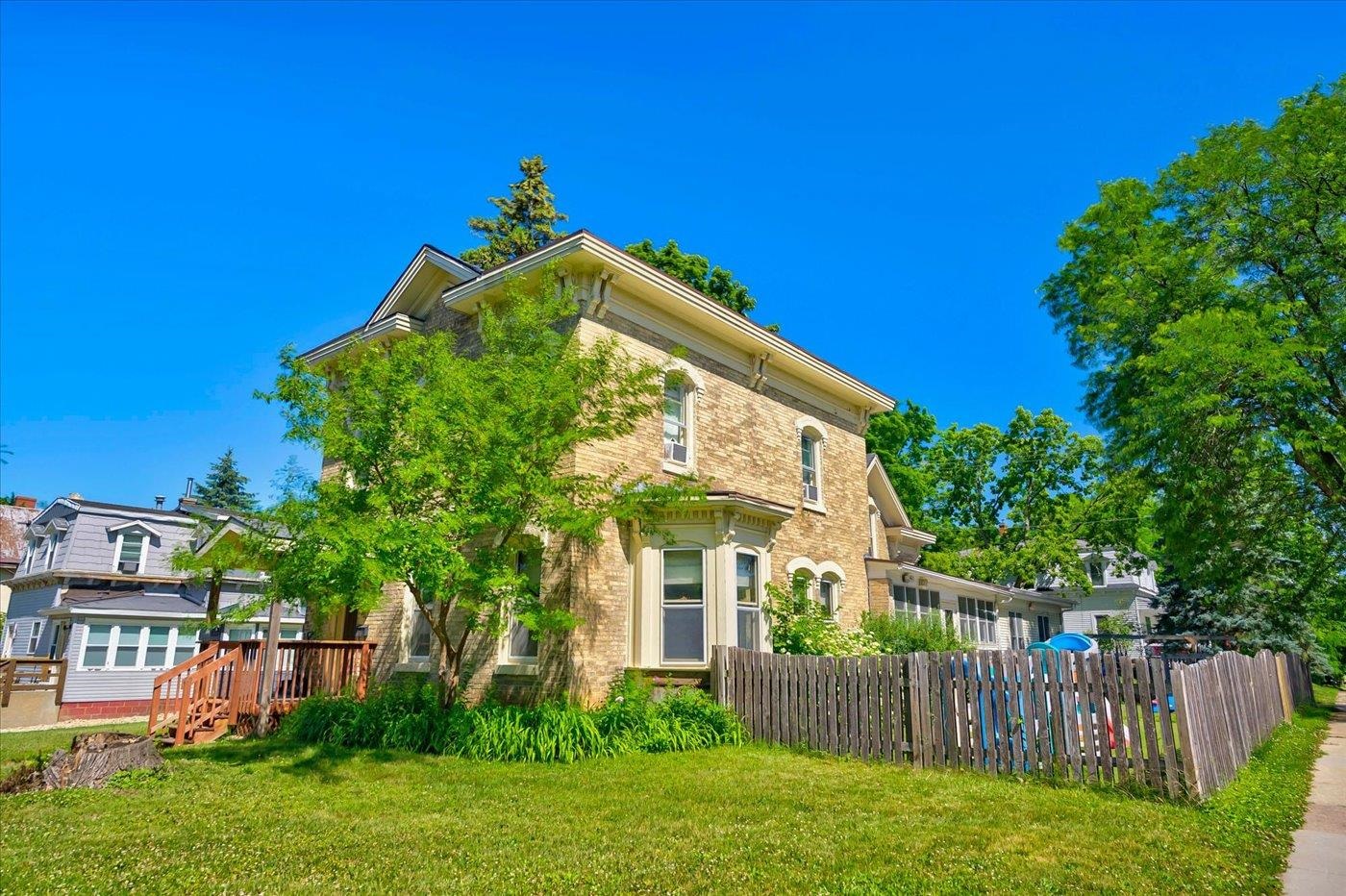 231 4th Street Baraboo, WI 53913 - Photo 4 of 46