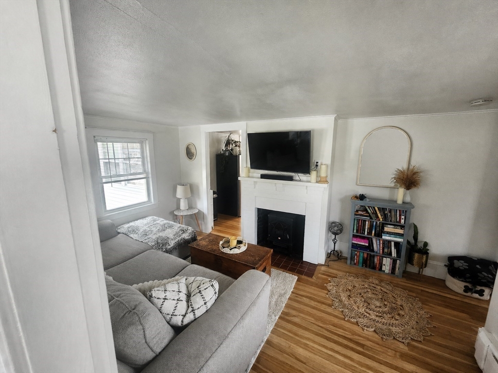 932 Webster Street Hanover, MA 02339 - Photo 4 of 9