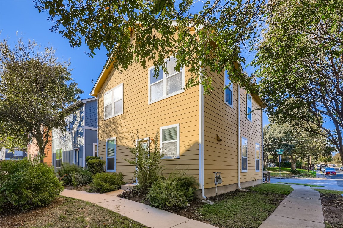 1601 Miriam Avenue, Unit 302 Austin, TX 78702 - Photo 25 of 29 View of side of property